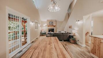 House, 4 Bedrooms, Fireplace | Interior