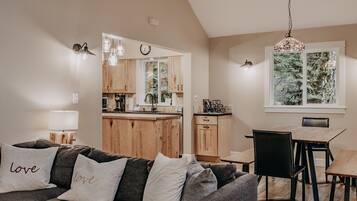 House, 4 Bedrooms, Fireplace | Interior