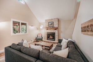 House, 4 Bedrooms, Fireplace | Interior