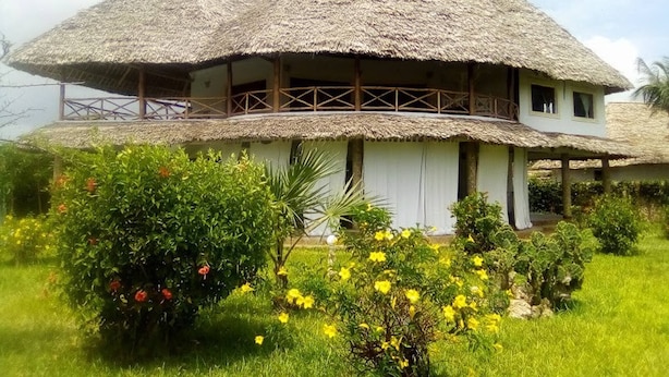 Exterior - Beach Front Nicky Villa (Watamu)