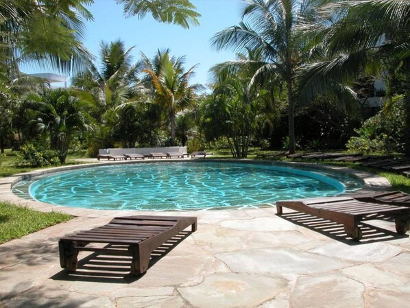 Quarto, 3 quartos, para fumantes | Piscina | Piscina externa