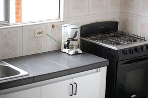 Refrigerador, microondas, parrilla de estufa y lavavajillas 