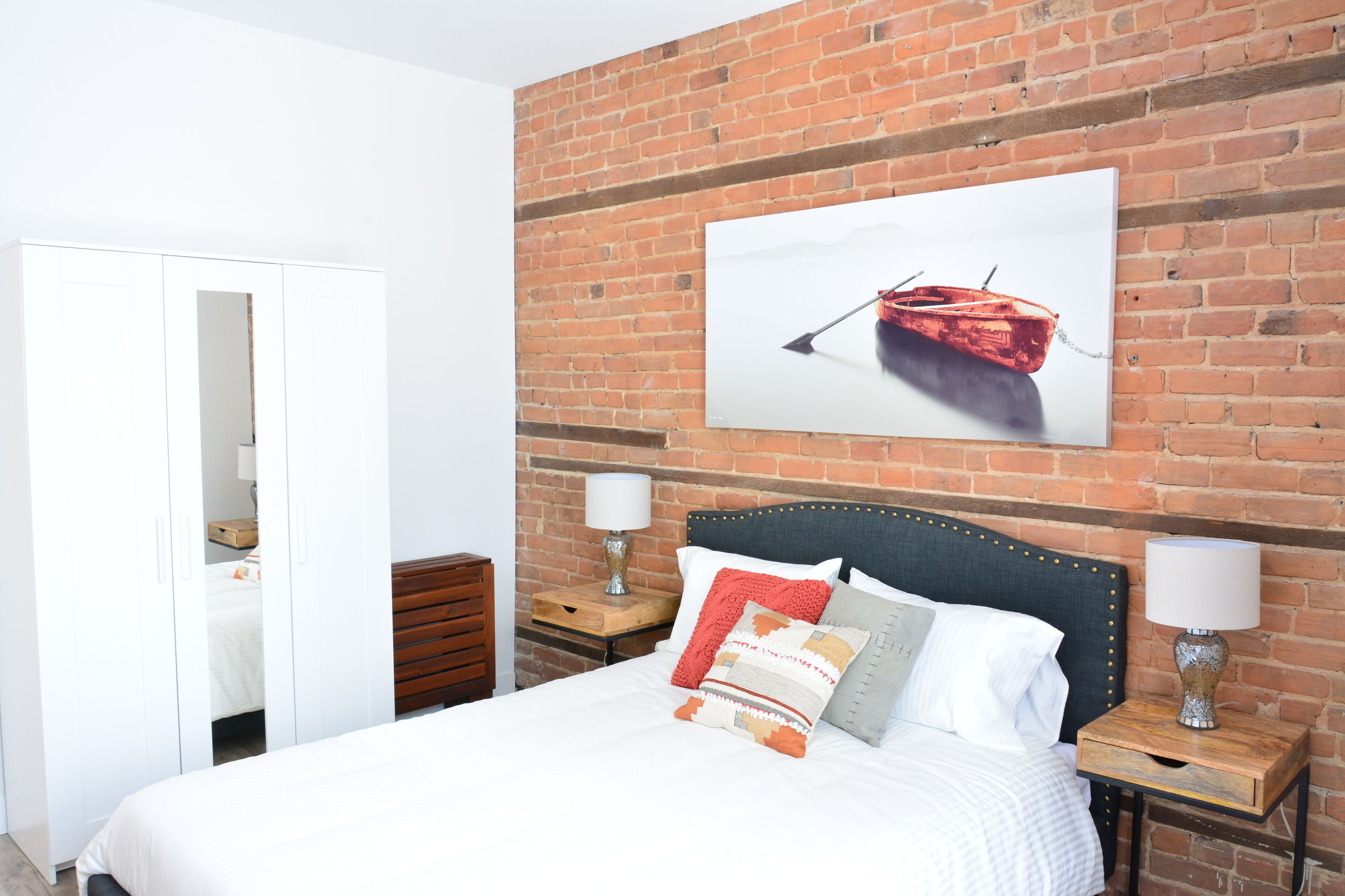 Best Spot in Town! Sunny Terrace - 3 bedrooms w/ private bathrooms - Parking 