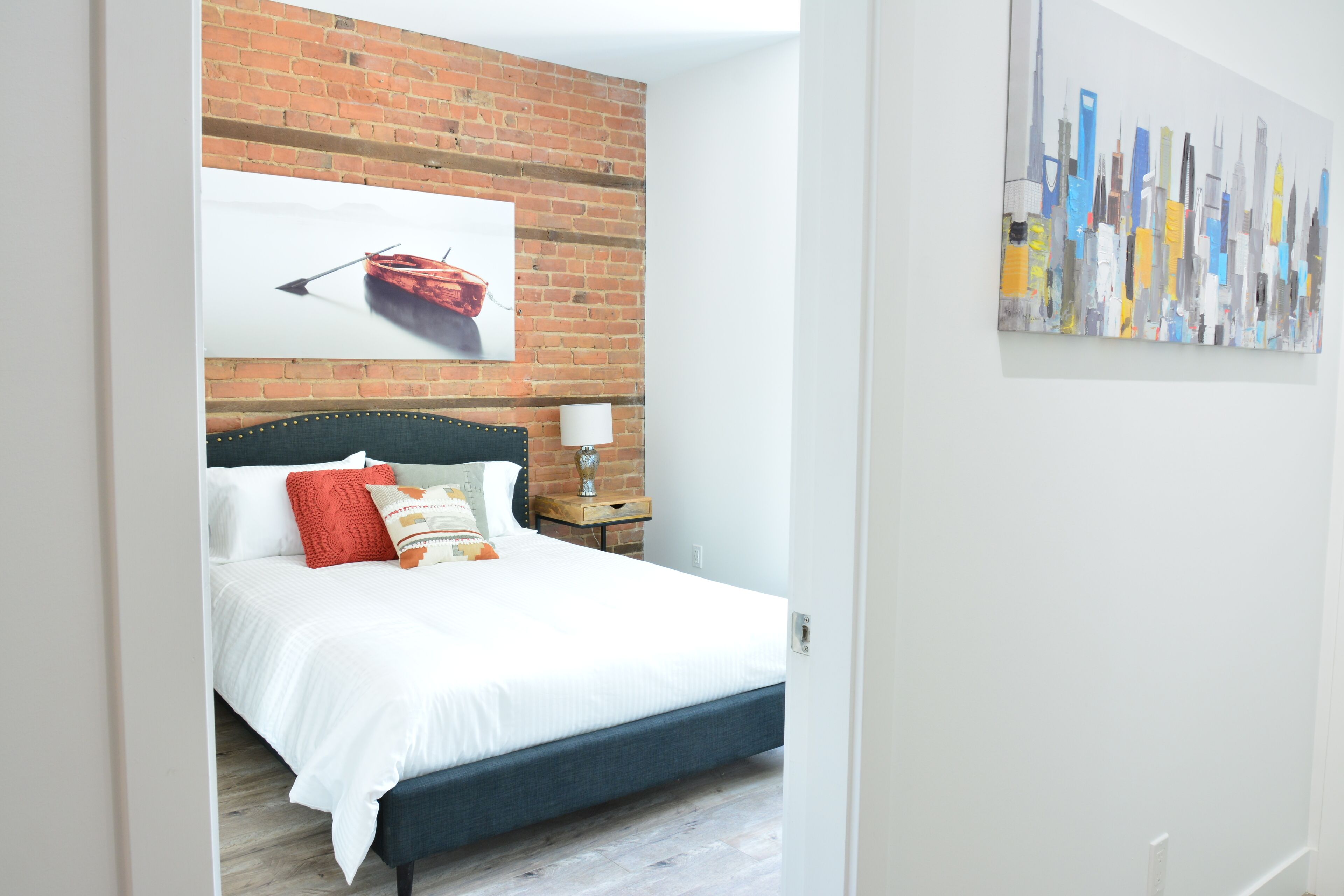 Best Spot in Town! Sunny Terrace - 3 bedrooms w/ private bathrooms - Parking 