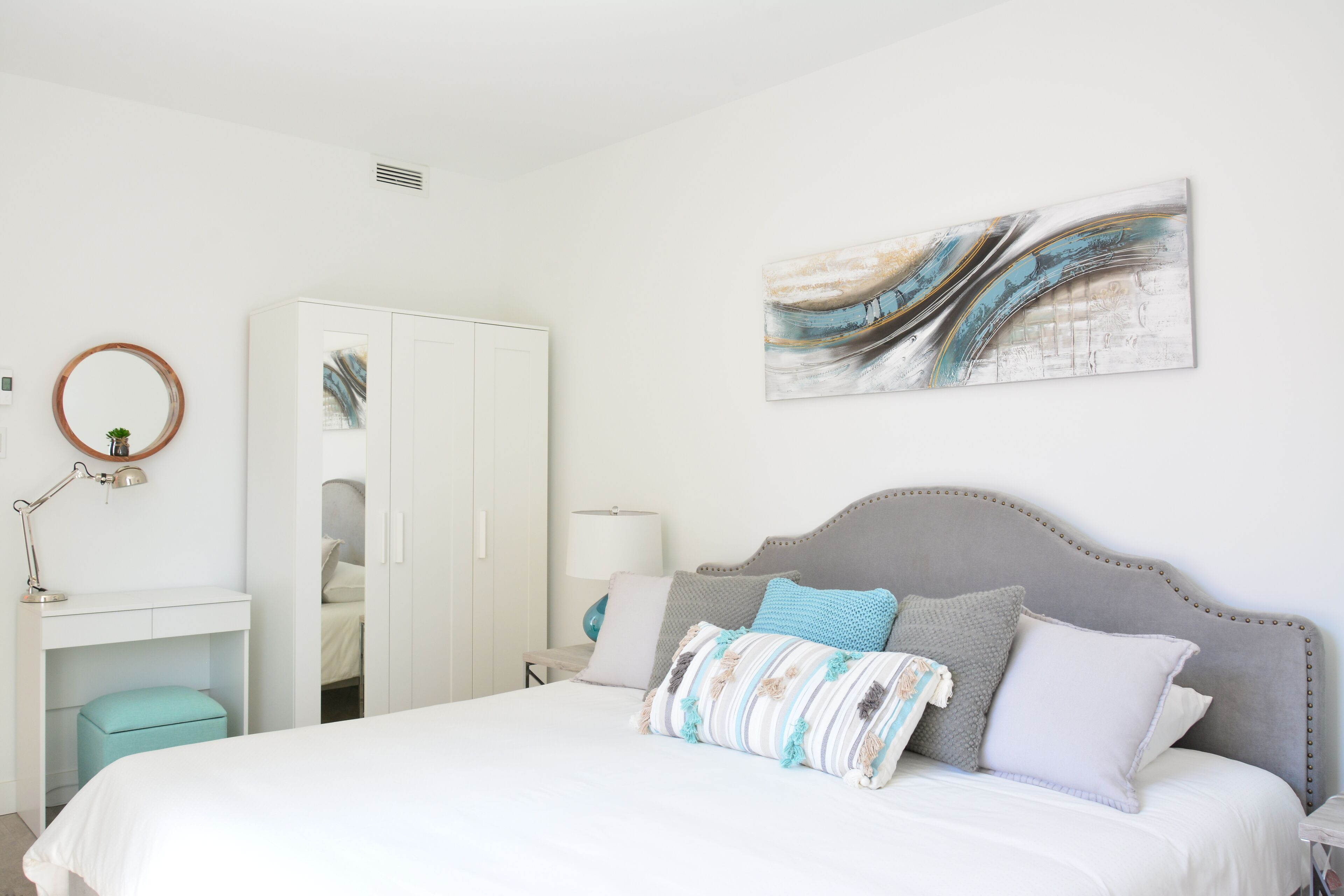 Best Spot in Town! Sunny Terrace - 3 bedrooms w/ private bathrooms - Parking 