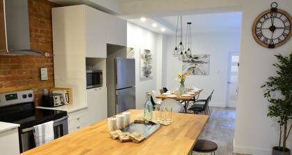 FALL & WINTER SPECIAL! Huge Ground Floor apt with Courtyard - 5 bed + 6 bath