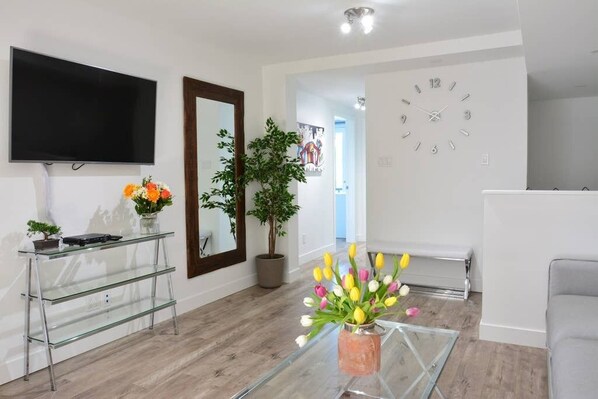 Smart TV, books - ROOFTOP TERRACE - Mount Royal views- 4 bedrooms + 4 full bathrooms - Fast WiFi (Montréal)