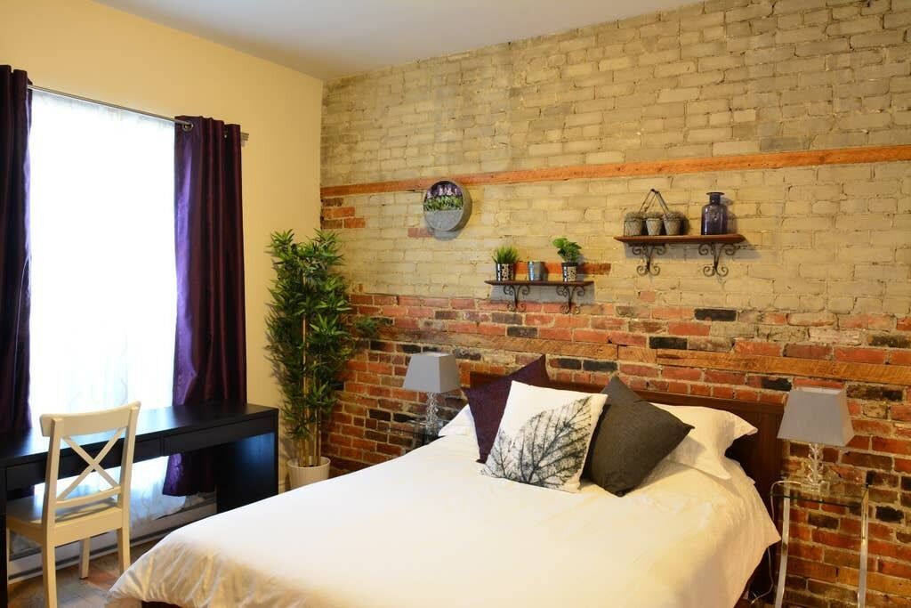 Rare Find! Ground Floor apartment near metro. Patio, 4 bedrooms + 4 bathrooms.