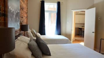 4 chambres, bureau, fer et planche Ă repasser, lit parapluie