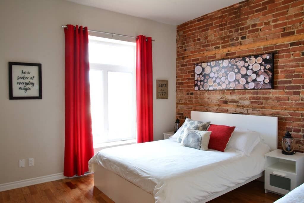 Sunny Top Floor - Huge Terrace - 4 bedrooms + 3 bathrooms - WiFi + parking!