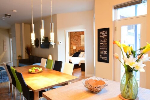 Sunny Top Floor - Terrace - 4 bedrooms + 3 bathrooms - WiFi + possible parking!