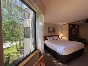 1 bedroom, desk, free WiFi, bed sheets - 205 Base area slope side views Mt. Crested Butte. Pet friendly (Crested Butte)