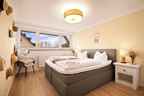 3 bedrooms, travel cot, free WiFi, bed sheets