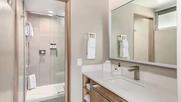 SĂšche-cheveux, serviettes fournies