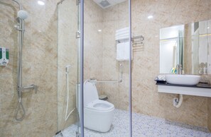 Amenidades de baño gratuitas, secadora de cabello, pantuflas, bidet 