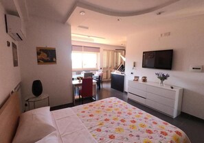 Literie hypoallergénique, couette en duvet d'oie, minibar