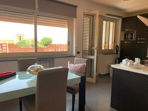 Appartement Panoramique, 1 chambre | Coin séjour | Télévision à écran plat