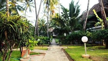 Room, 1 Bedroom, Smoking, Private Pool | Property grounds