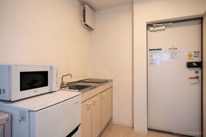 冰箱、微波炉、炉灶、厨具/餐具