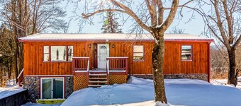 Small town living, walk to everything