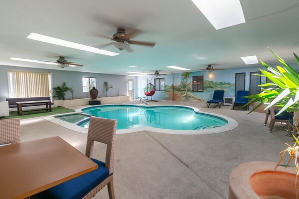 Inomhuspool och uppvärmd pool