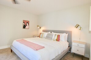 2 bedrooms, iron/ironing board, travel crib, free WiFi - Fairway View-Across from Pool-Walk to Resort (Phoenix)