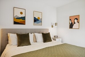 2 soverom, strykejern/-brett, reiseseng for barn og wi-fi (inkludert)