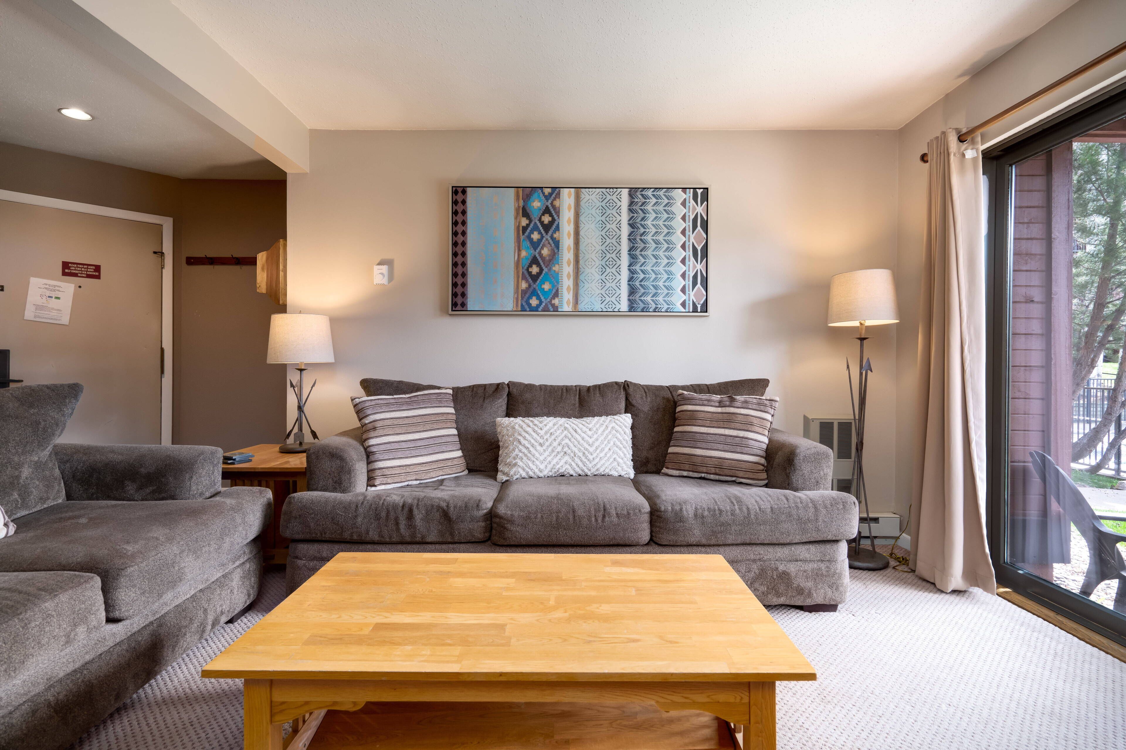 Wonderful Condo. Great Complex, Close to Mountain