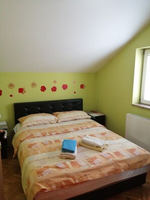 Apartment, 1 Schlafzimmer | Individuell dekoriert, individuell eingerichtet, schallisolierte Zimmer