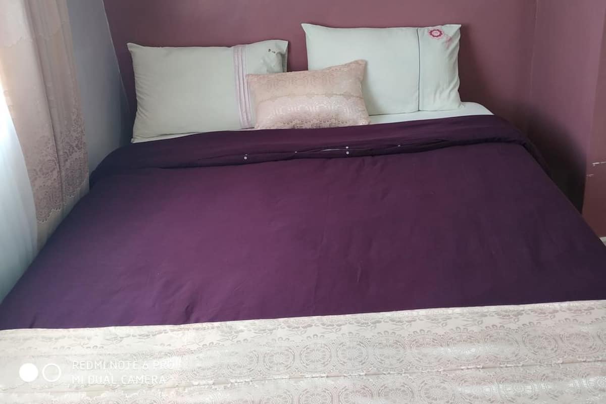 Apartment, 3 Bedrooms | Desk, soundproofing, free WiFi