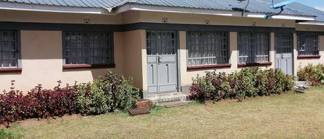 المنشأة من الخارج