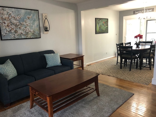 Smart TV - Cozy comfortable home near lakes, parks and downtown Sumter (Sumter)