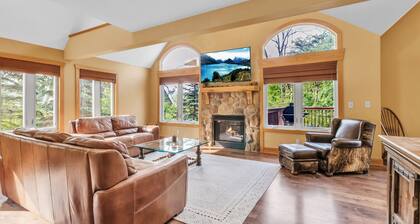 Minutes to Ellicottville ~ Mountain Ski Chalet ~ Virtual Tour Included!