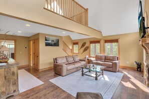 Älytelevisio, takka, videopelejä, DVD-soitin