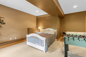 4 bedrooms, travel cot, free WiFi, bed sheets