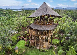Tree House | Hypo-allergenic bedding, free minibar, in-room safe - NAYARA Bocas del Toro (Isla Frangipani)