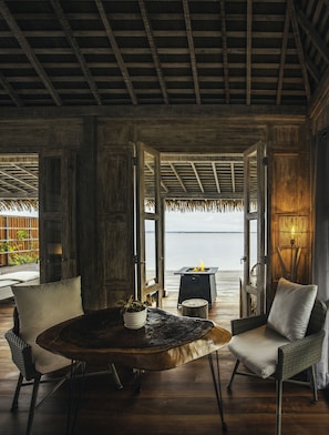 Overwater Pool Villa | 低過敏寢具、免費迷你吧、客房內保險箱、獨特裝潢