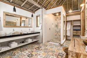Dusche, Regendusche, Designer-Toilettenartikel, Haartrockner