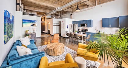 Modern Downtown Domicile