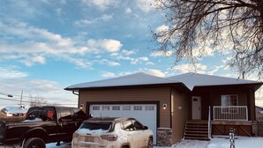 Front of property - Canadian Aloha (St. Paul)