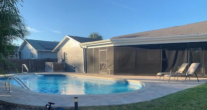 3-bedroom vacation home just 10 minutes from Honeymoon Island - Heated Pool