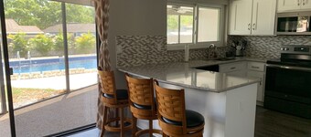 3-bedroom vacation home just 10 minutes from Honeymoon Island - Heated Pool