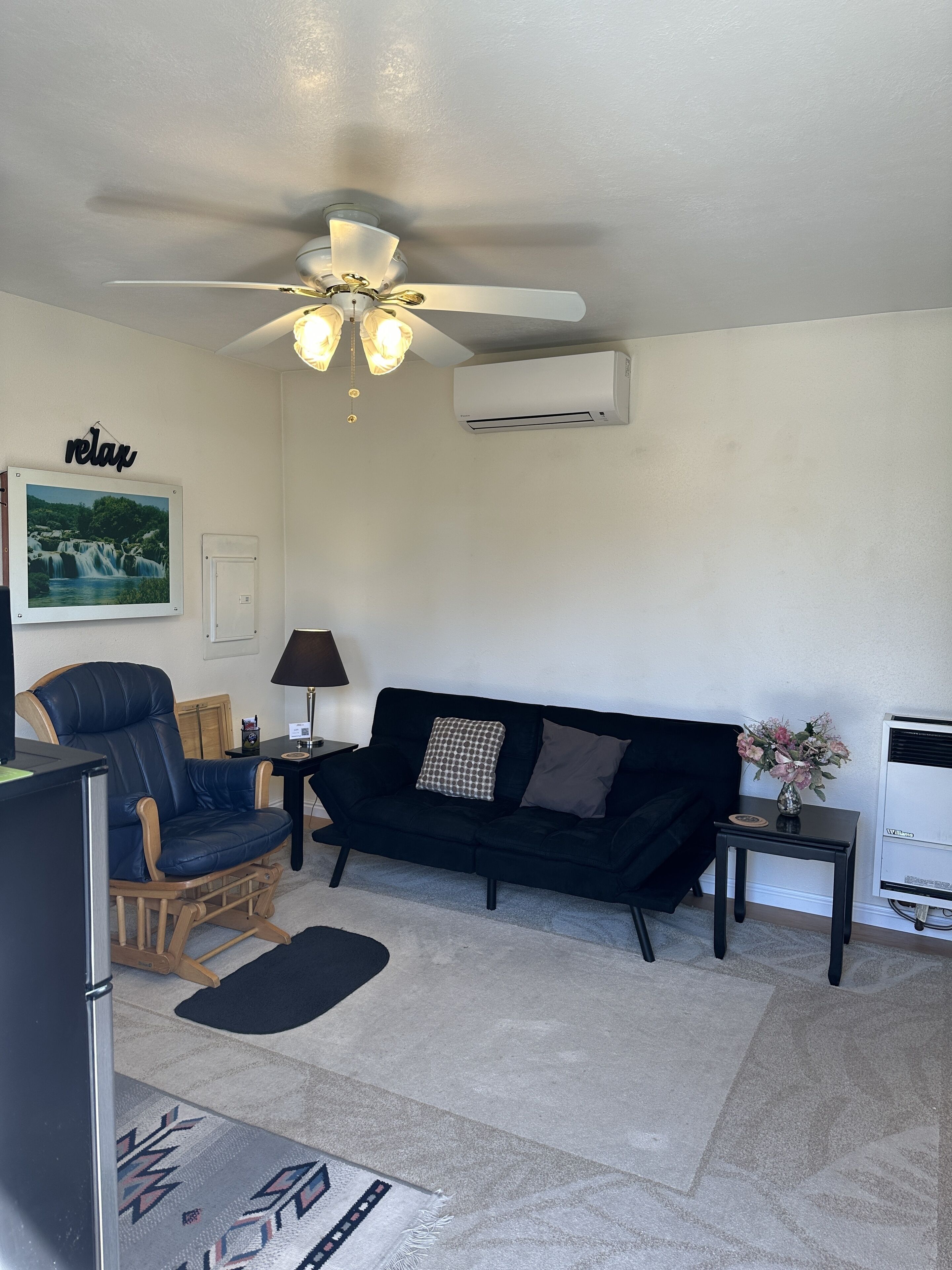 Cozy Cottage House B with Double Carports