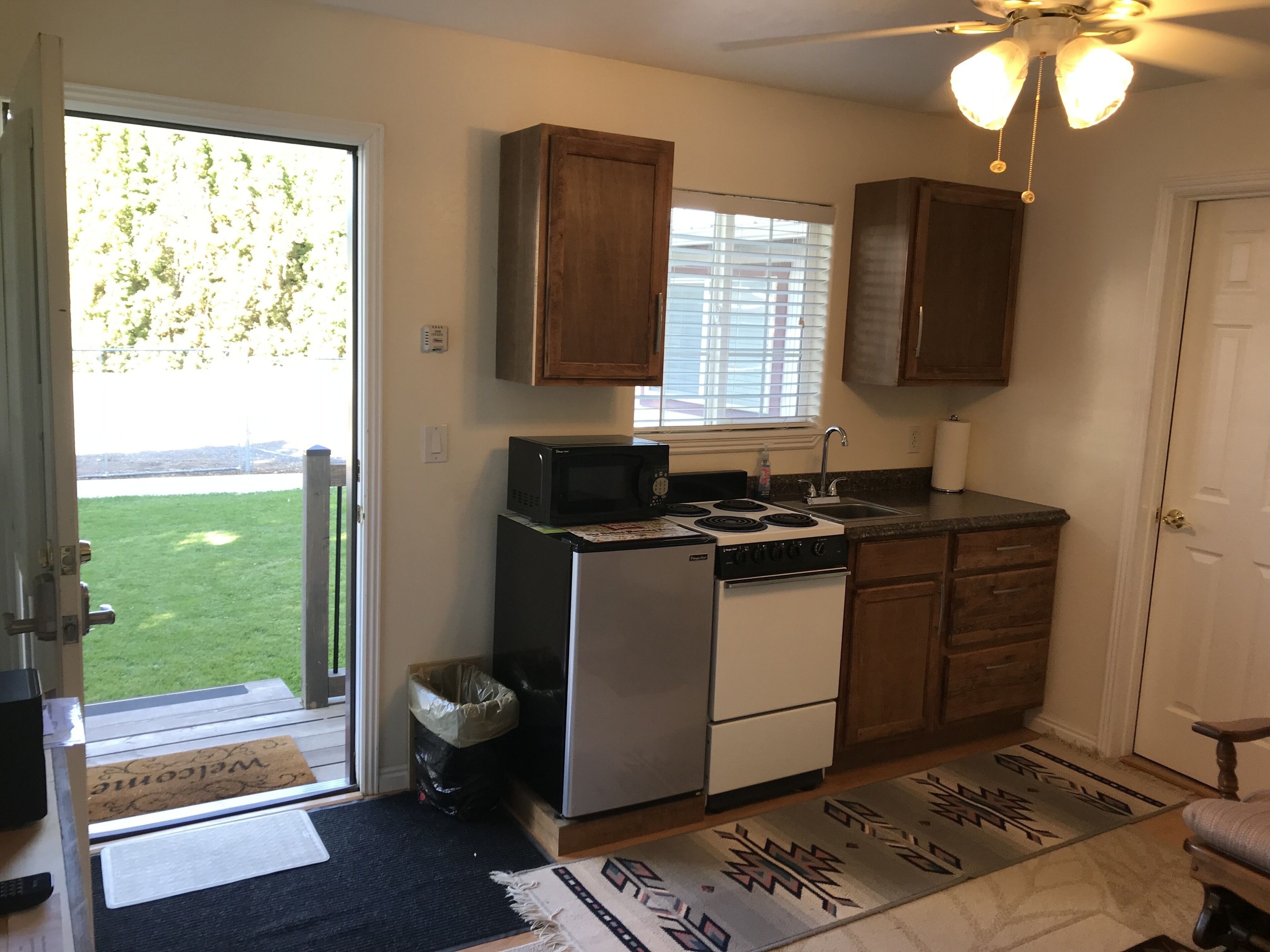 Cozy Cottage House B with Double Carports