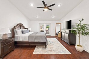 5 bedrooms, desk, iron/ironing board, travel crib