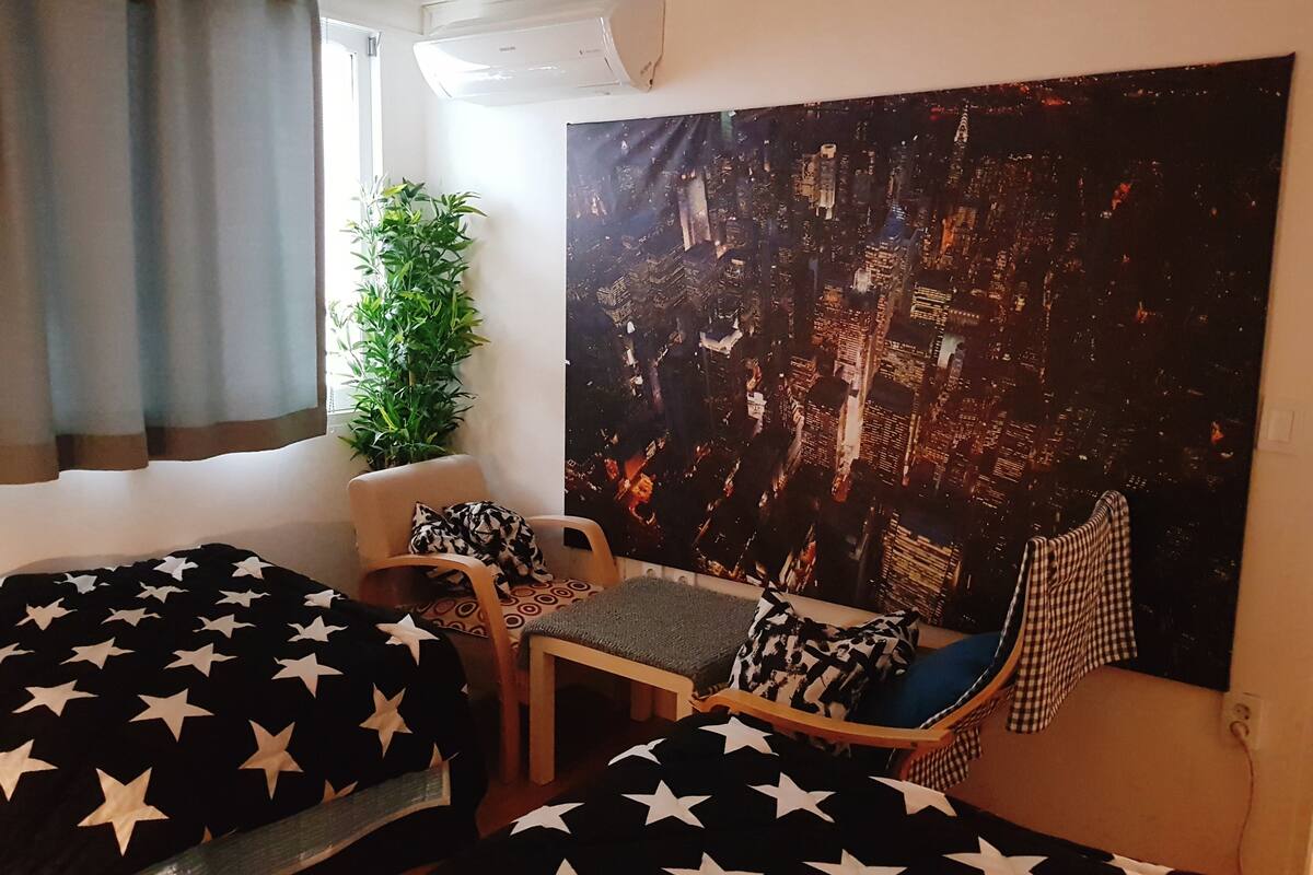 Individually furnished, laptop workspace, iron/ironing board, free WiFi