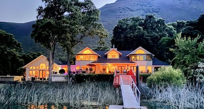 Beautiful Lake Front Home on 5 acres...multi family vacations