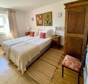 1 bedroom, WiFi, bed sheets - Casa das Jardas - Room Penha Garcia (Idanha a Nova)