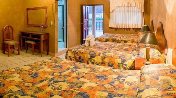 Triple Room | Iron/ironing board, bed sheets
