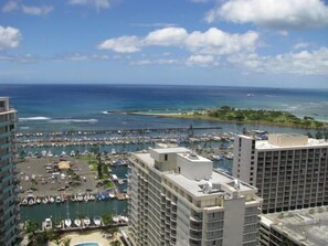 Exterior - One Bedroom Condos with Lanai near Ala Wai Harbor - Perfect for 2 Guests (Honolulu)